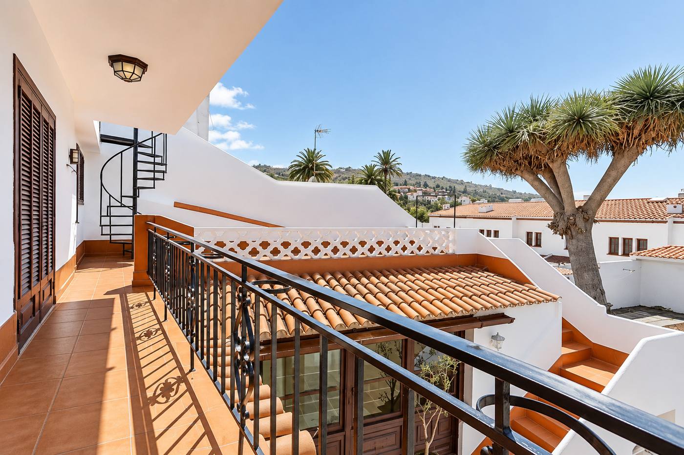 Canarian House of 1903 with Courtyard and Garden — 5
