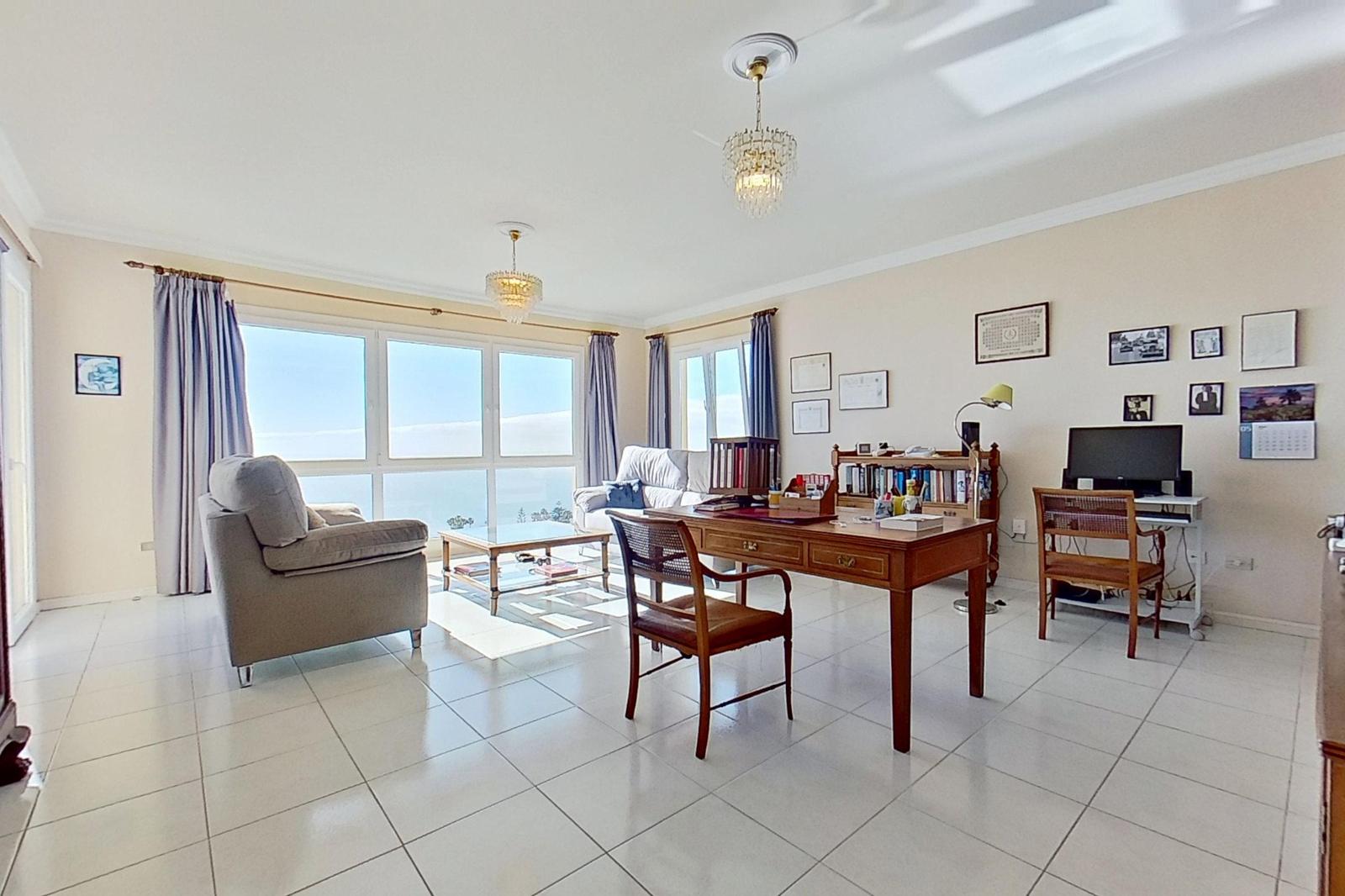 Single-level Villa with Sea Views — 1