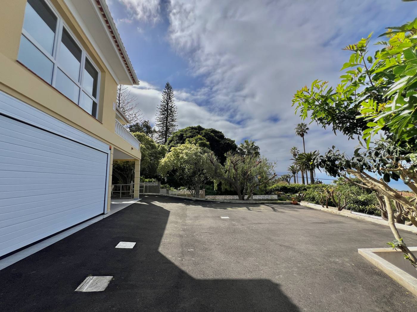 Single-level Villa with Sea Views — 15