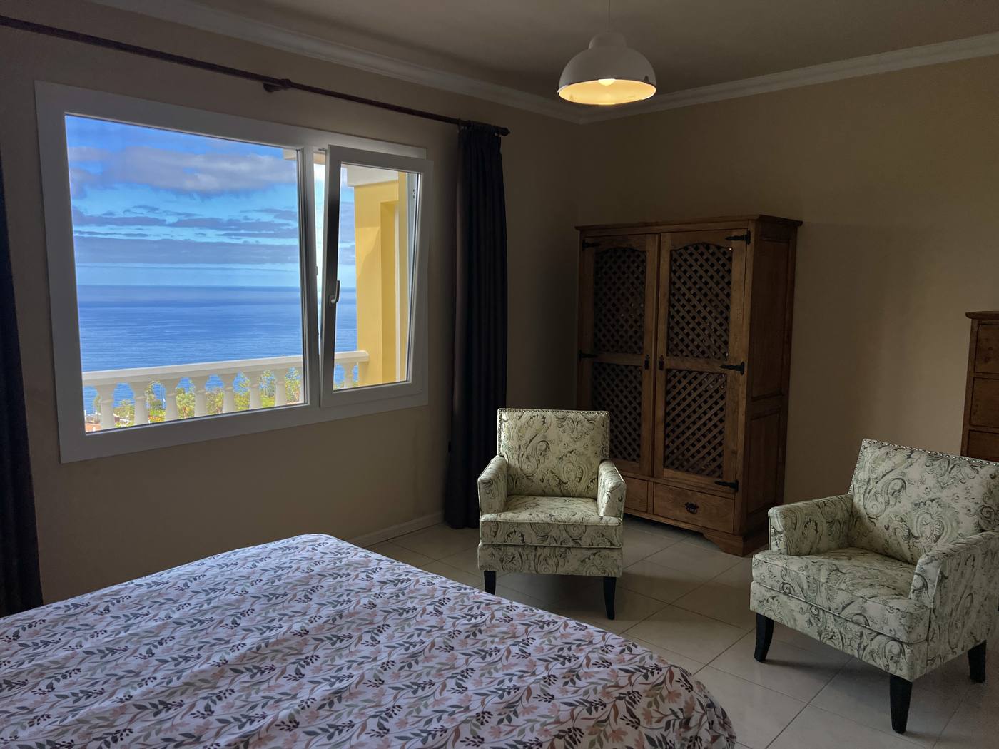 Single-level Villa with Sea Views — 23