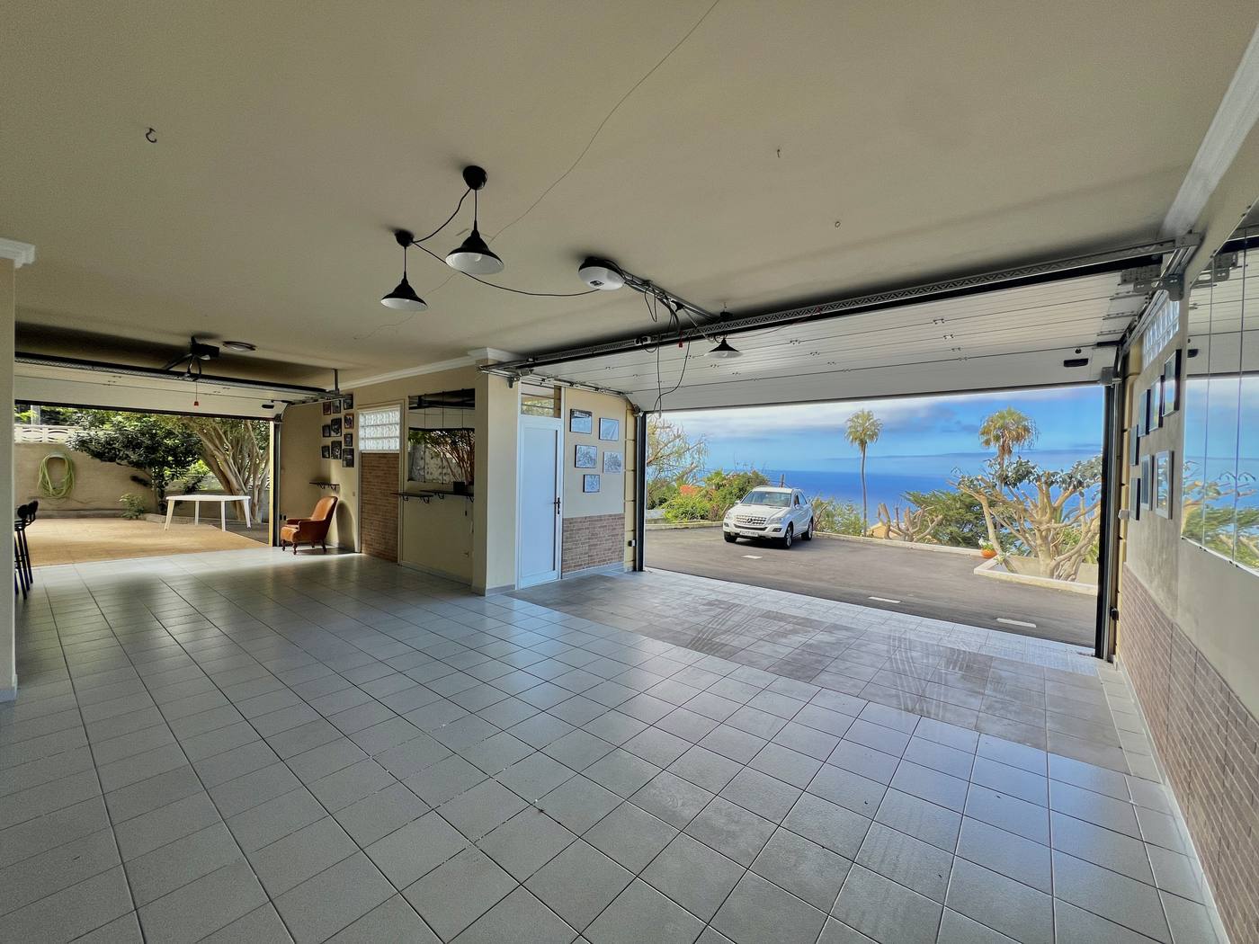 Single-level Villa with Sea Views — 9