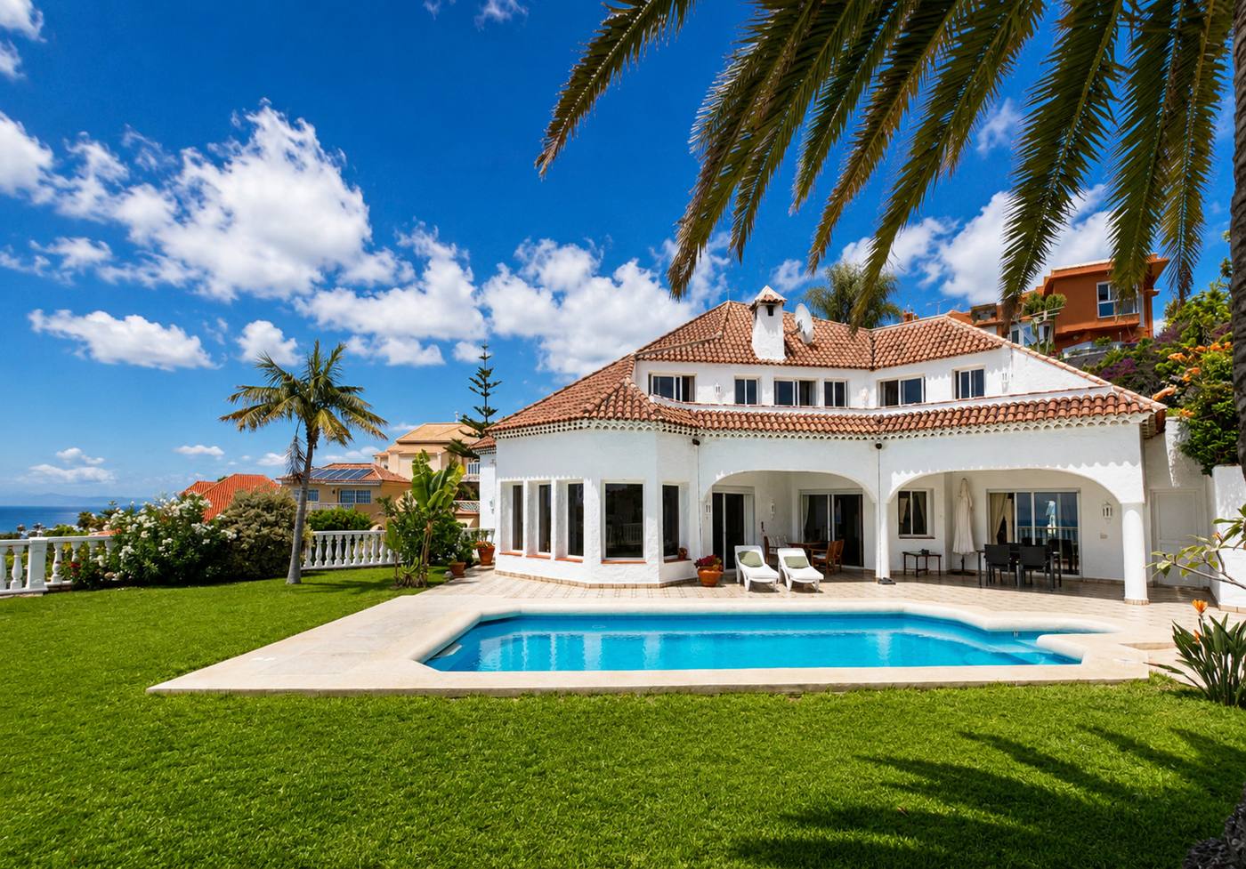 Mediterranean Villa with Infinite Views — 10