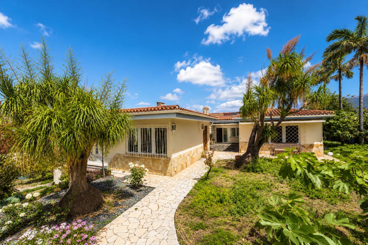 Garden Estate with Guest House — 12
