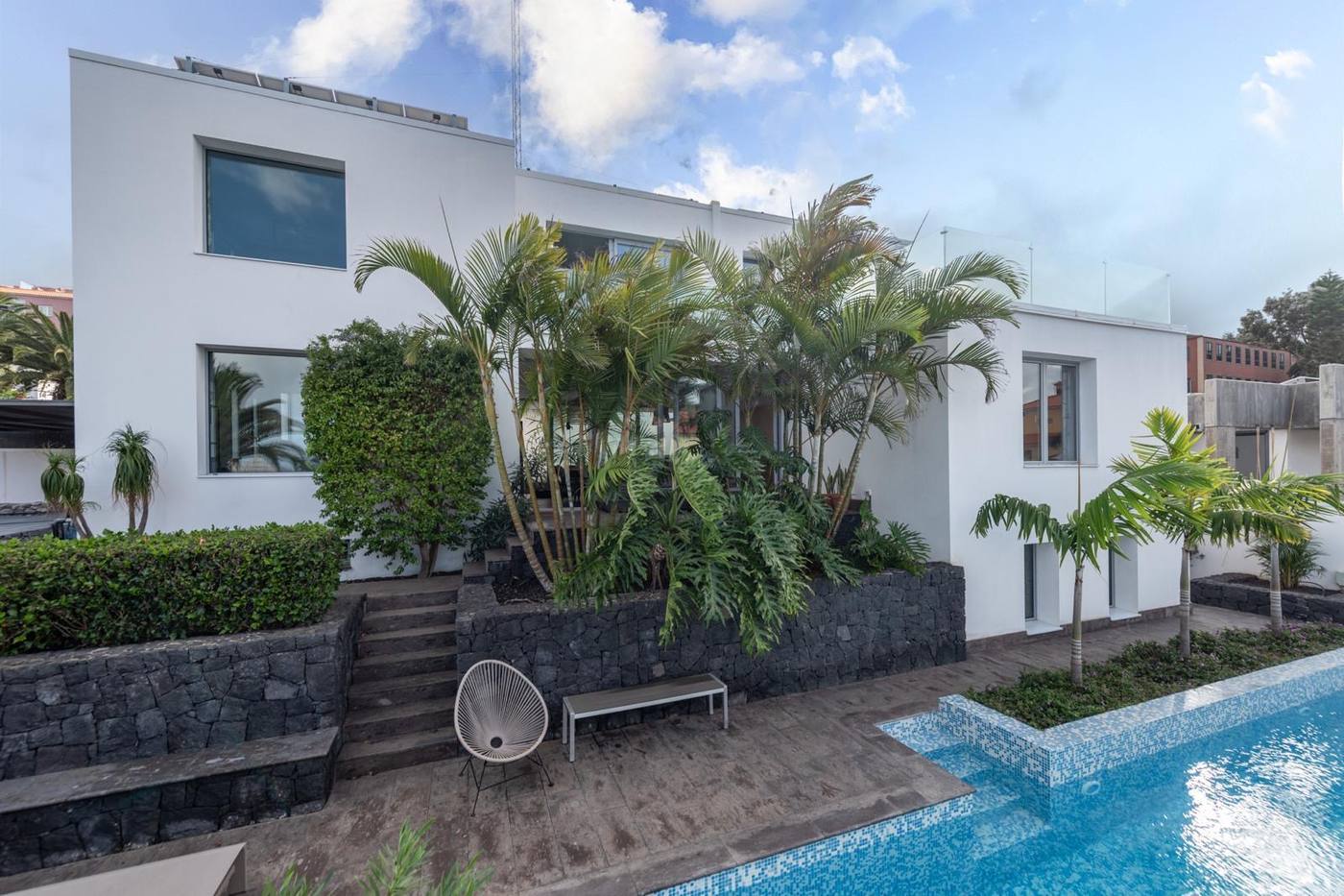 Modern Villa with 15-metre Pool — 14