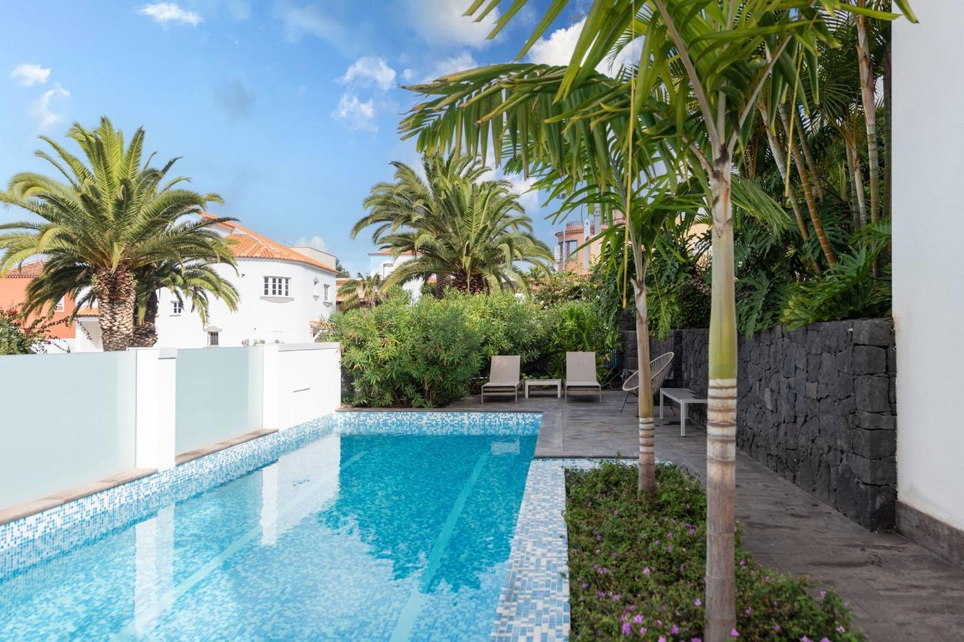 Modern Villa with 15-metre Pool — 27