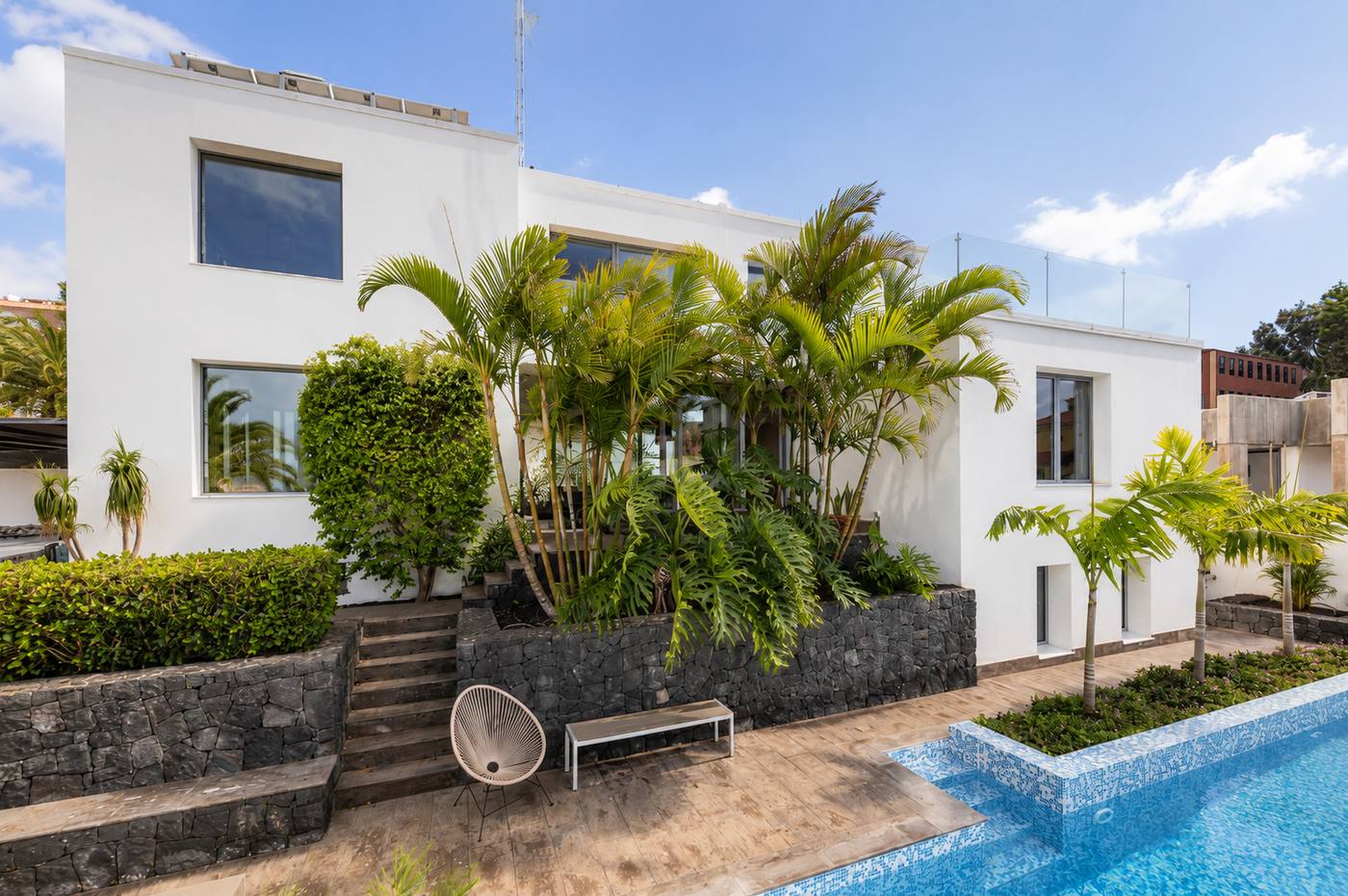 Modern Villa with 15-metre Pool — 34