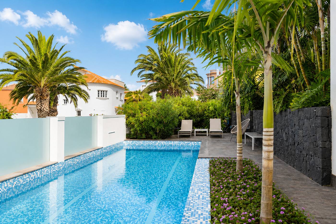 Modern Villa with 15-metre Pool — 46